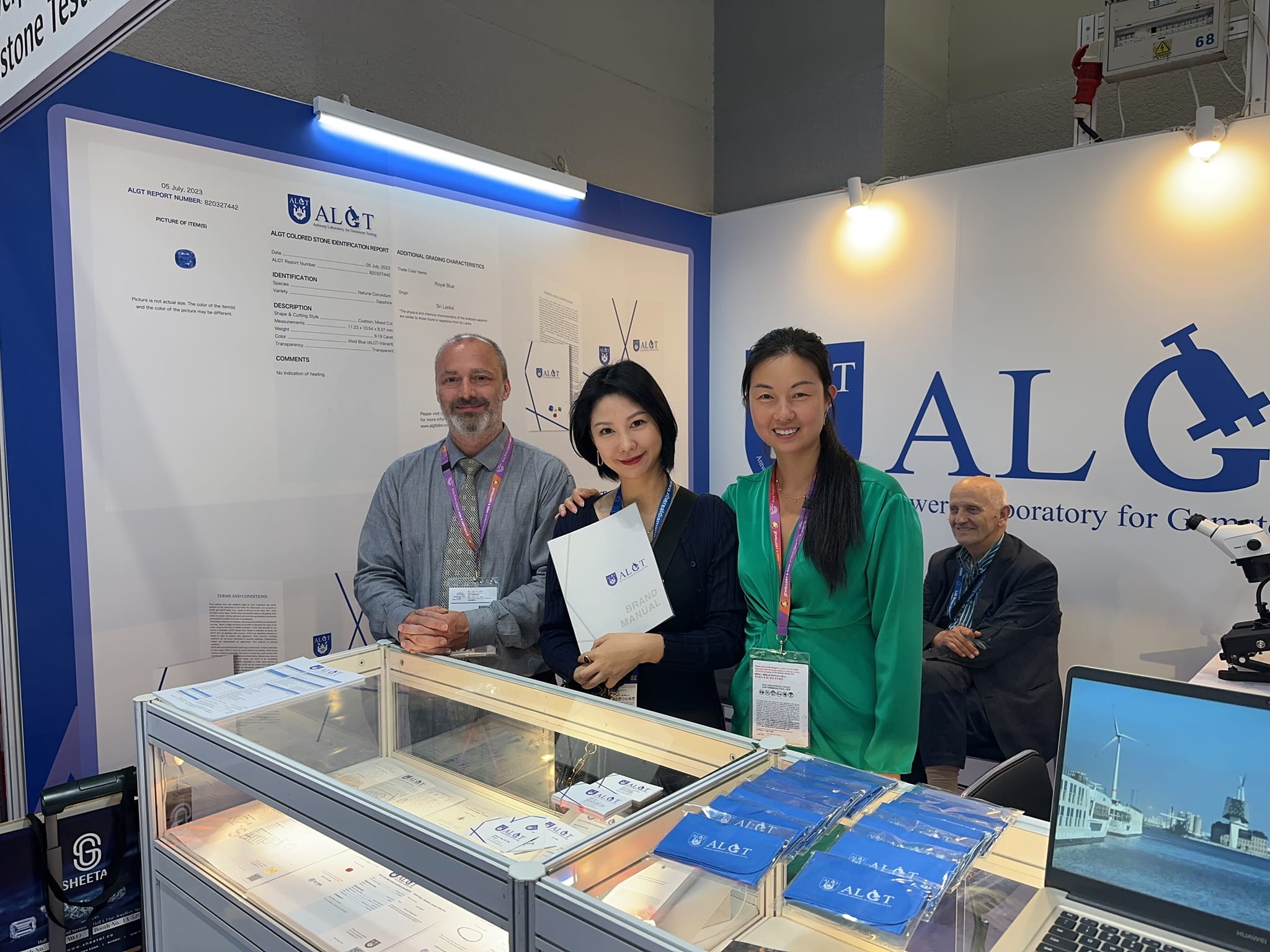 ALGT at HongKong gemstone and jewelry show.