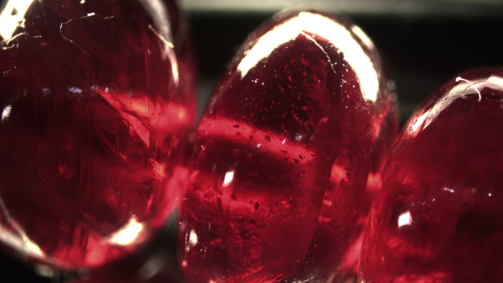 ALGT recently received strings of ruby beads purchased by a client at the Hong Kong Jewellery Fair.