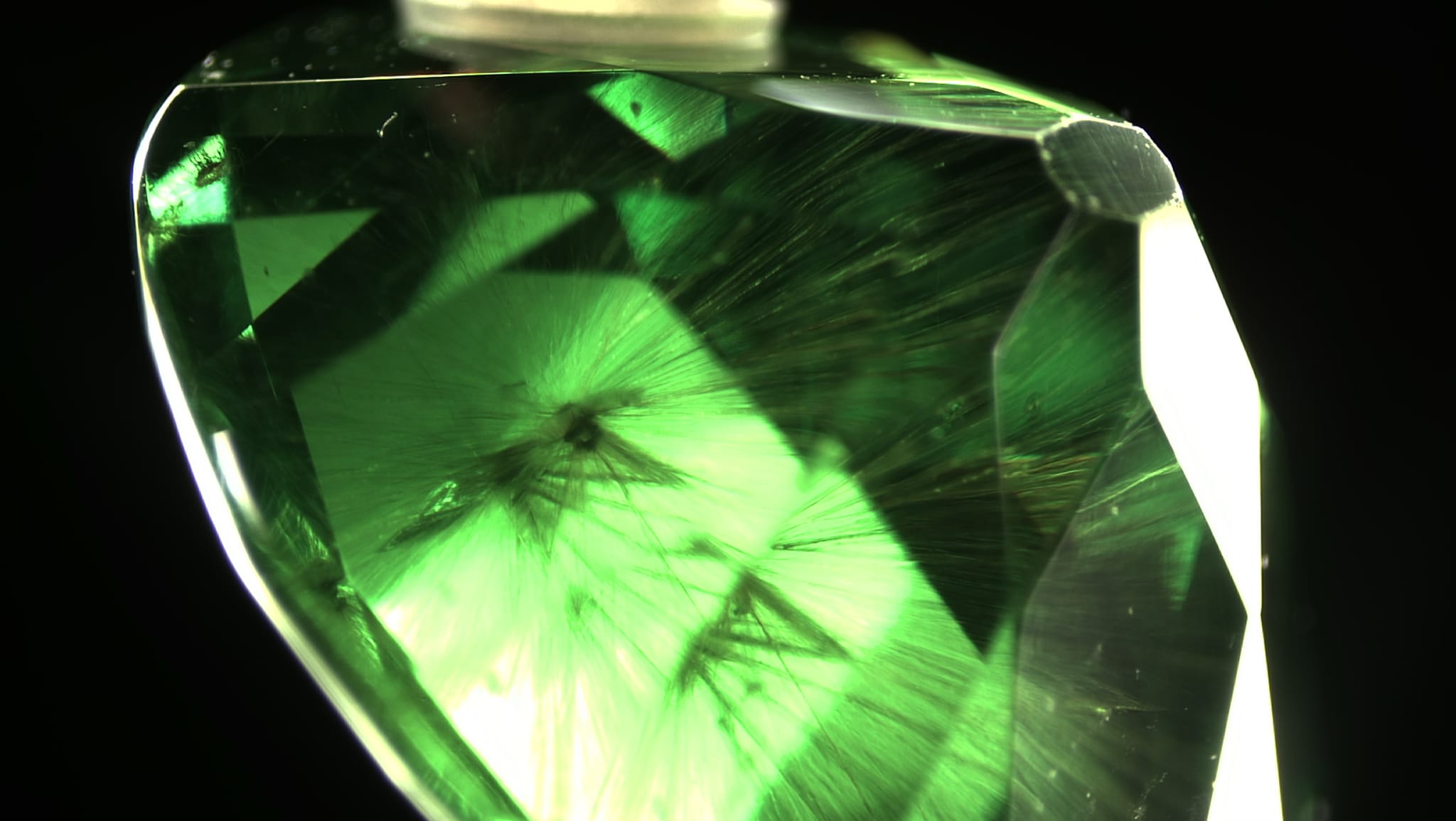 This amazing 3.03 cts and 3.15 cts demantoid pair originated from Russia was recently brought in ALGT for research.